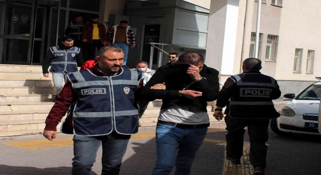 Kayseride aranan şahıslara eş zamanlı operasyon