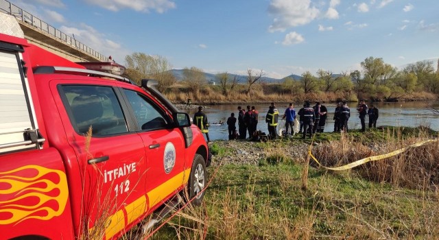 Kayseride feci kaza: Irmağa uçan araçtan karı kocanın cansız bedeni çıktı