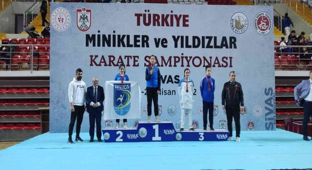 Kayserili karateciler Sivastan derece ile döndüler
