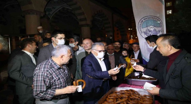 Kayserililer, Başkan Büyükkılıçı bağrına basıyor