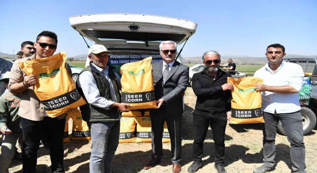 Keçiborluda 36 çiftçiye 9 milyon mısır tohumu dağıtıldı