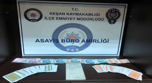 Kıraathane denetimine kumar oynarken yakalandılar
