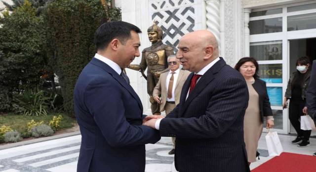 Kırgız Bakan Camankulovdan Başkan Altınoka ziyaret