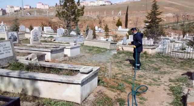 Kırıkkalede mezarlıklar ilaçlandı