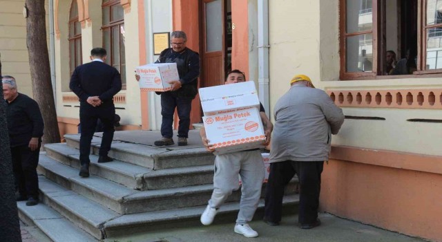 Kırklarelinde 635 kilogram petek dağıtıldı