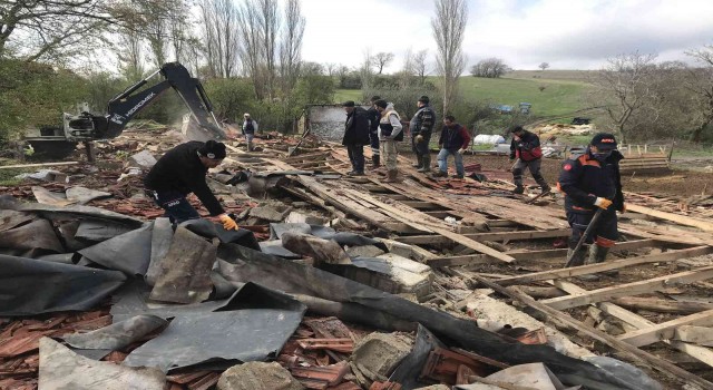 Kırklarelinde ağıl çöktü: 1 çoban yaralandı, 40 hayvan telef oldu