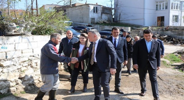 Kırklarelinde yangından hayvanları telef olan besiciye hayvan desteği