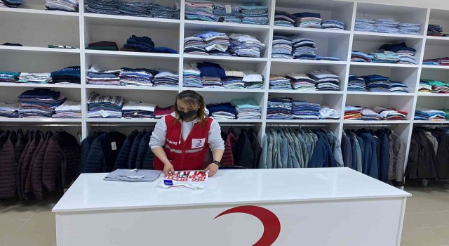 Kızılay Niğdede ihtiyaç sahipleri için butik açtı