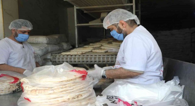Kızılay, Suriyede 77 bin kişiye iftarlık dağıtıyor