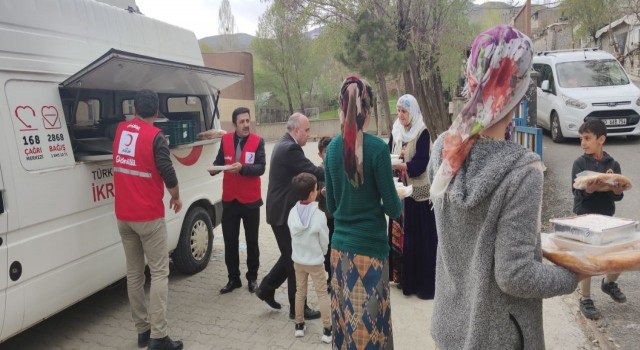 Kızılaydan bin 500 kişiye sıcak yemek