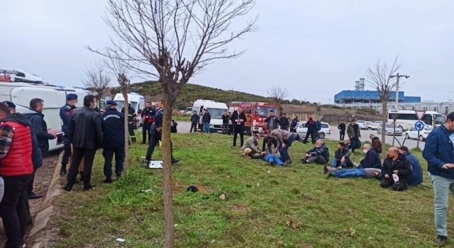 Kocaelide tır ve servis aracı çarpıştı, çok sayıda yaralı var
