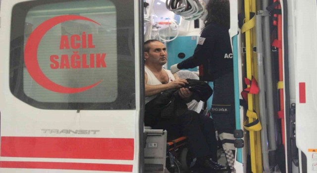 Kocasını göğsünden bıçaklayarak kayıplara karıştı