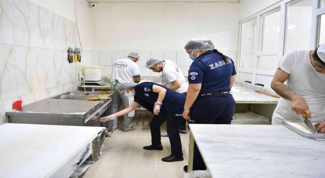 Konyaaltında bayram öncesi ‘tatlı ve çikolata üretimi denetimi