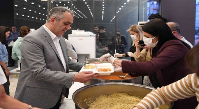 Konyaaltında Ramazan boyunca üniversite öğrencilerine iftar