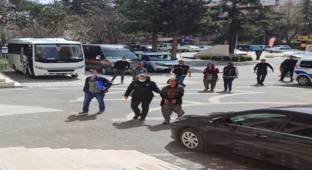 Konyada uyuşturucu ticareti yapan 2 şüpheli tutuklandı
