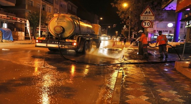 Körfezde bayram öncesi yollar tazyikli suyla yıkanıyor