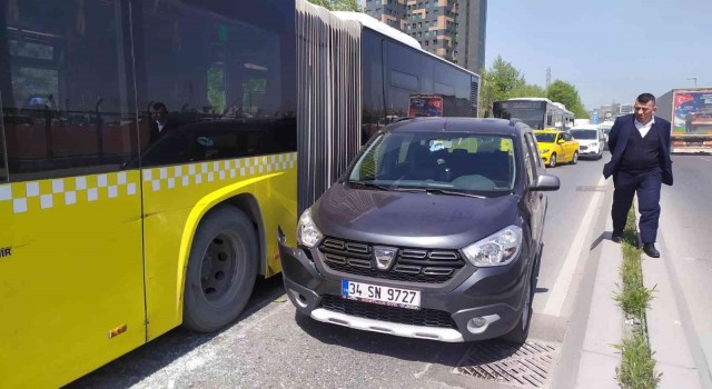 Küçükçekmecede İETT otobüsü zincirleme kazaya karıştı: 14 yaralı