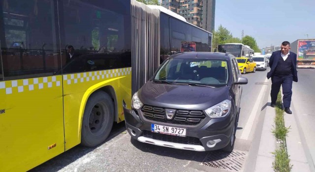 Küçükçekmecede İETT otobüsü zincirleme kazaya karıştı: 14 yaralı
