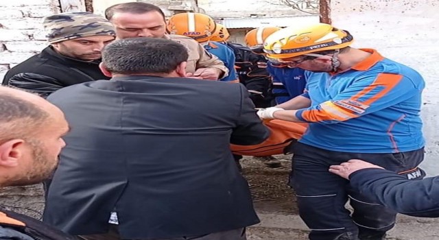 Kullanılmayan evin çatısı çöktü, 1 kişi hayatını kaybetti