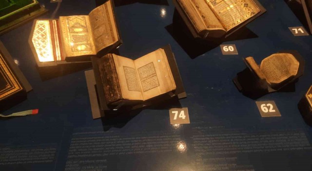 Kültür ve Turizm Bakanı Mehmet Nuri Ersoy AKMde “Kutsal Risâlet” sergisini gezdi