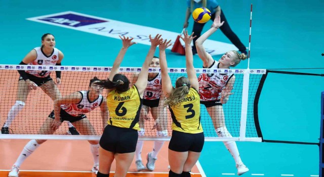 Kupa Voleyde ilk finalist VakıfBank