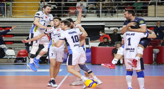 Kupa Voleyde şampiyon Arkas Spor oldu