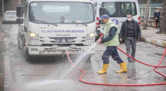 Kütahyada cadde ve sokaklar yıkanıyor