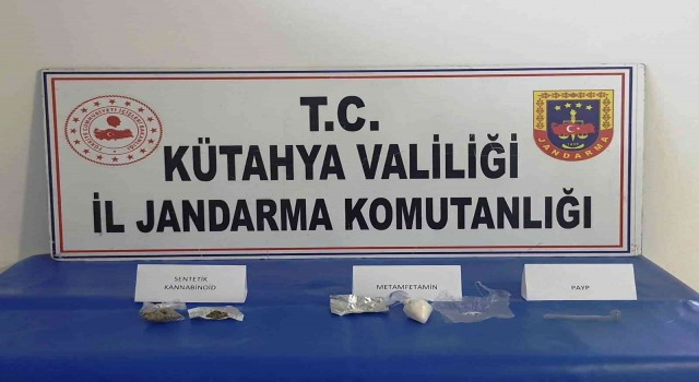 Kütahyada durdurulan araçta uyuşturucu ele geçirildi