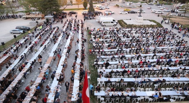 Kütahyada halk iftarı