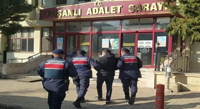 Kütahyada hırsızlık suçundan aranan zanlı yakalandı