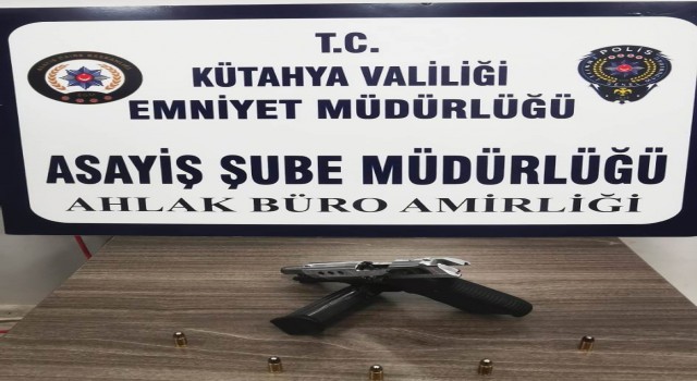 Kütahyada ruhsatı olmayan, sigara içilen ve ruhsatsız tabanca bulunan işyeri kapatıldı