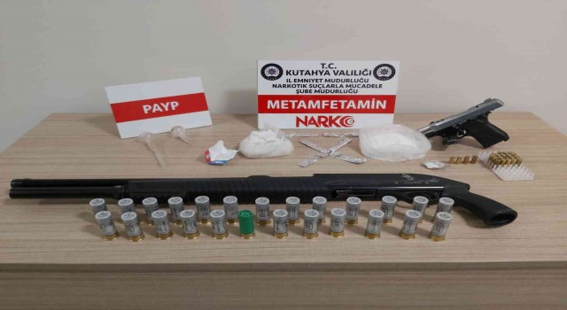 Kütahyada uyuşturucu ticareti yaptığı iddia edilen 2 kişi tutuklandı