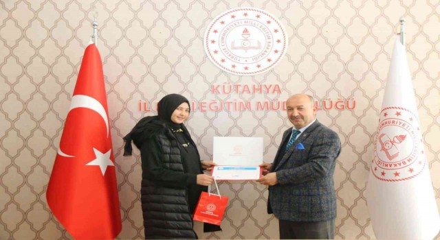 Kütahyada yarışmada dereceye giren öğrenciler ödüllendirildi