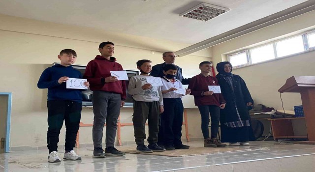Kütahyada yarışmada dereceye giren öğrenciler ödüllendirildi