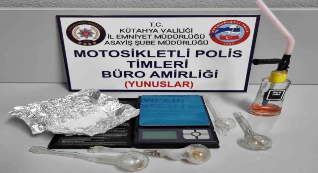 Kütahyada Yunus Timlerinin durdurduğu araçta uyuşturucu ele geçirildi