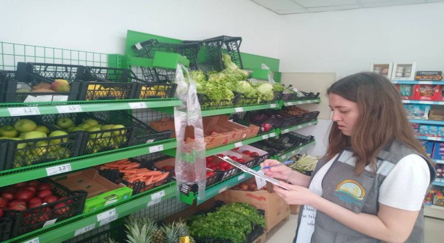 Kütahyadaki marketlerde ürünlerin fiyat ve marka bilgileri girişi