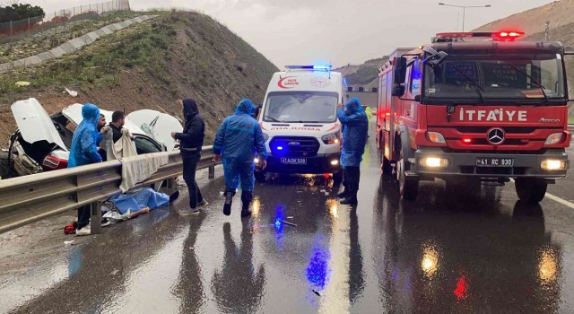 Kuzey Marmara Otoyolunda otomobil yoldan çıktı: 3ü ağır, 4 yaralı