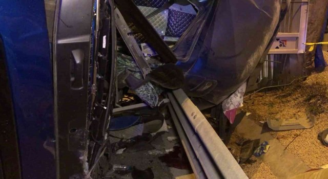 Kuzey Marmara Otoyolunda yem yüklü tır devrildi: 1 ölü, 1 yaralı