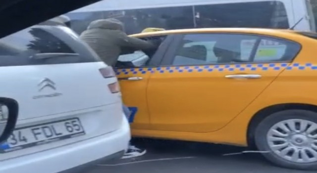 Leventte trafikte yol verme kavgasında ilginç anlar: “Sen askersen ben de vatandaşım”