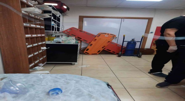 Licede ölen hastanın yakınlarından sağlıkçılara saldırı: Hastane savaş alanına döndü