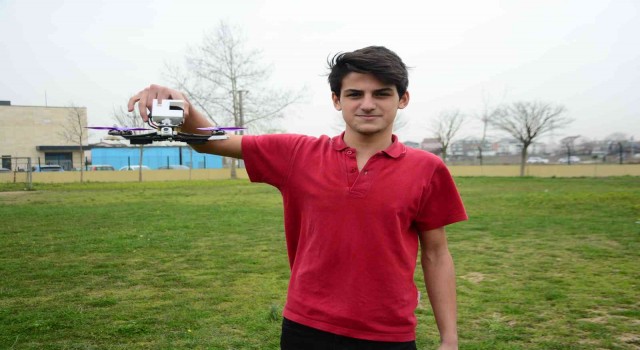 Lise öğrencisi saatte 200 kilometre hıza çıkabilen yarış dronu yaptı