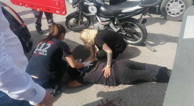 Manavgatta motosiklet ile kamyonet çarpıştı: 2 yaralı