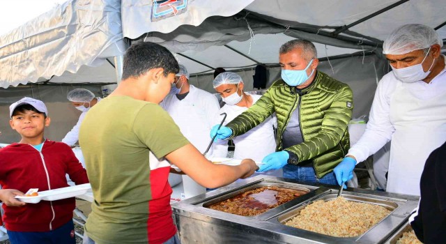 Manavgatta Ramazan boyunca 200 bin kişiye iftar verildi