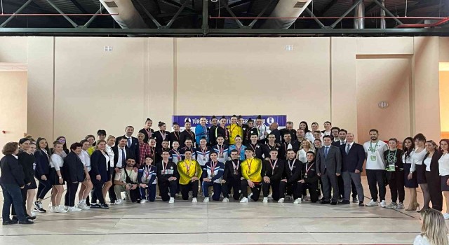 Manisa BBSKlı cimnastikçilerden 12 madalya
