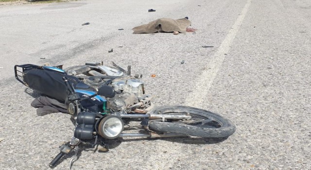 Manisada motosiklet ile otomobil çarpıştı: 1 ölü
