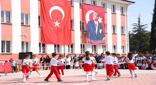 Manisanın ilçelerinde 23 Nisan coşkusu