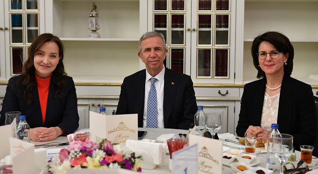 Mansur Yavaş, 85 ülkenin büyükelçi ve misyon şefleri ile iftarda bir araya geldi