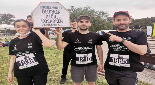 Maraton İzmirde tabutla koştu