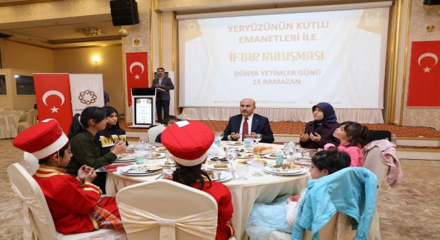 Mardin Valisi Demirtaş, yetim ve öksüz çocuklarla iftar yaptı