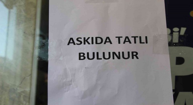 Mardinde Osmanlı geleneği ‘askıda ekmek, ‘askıda tatlı olarak devam ediyor